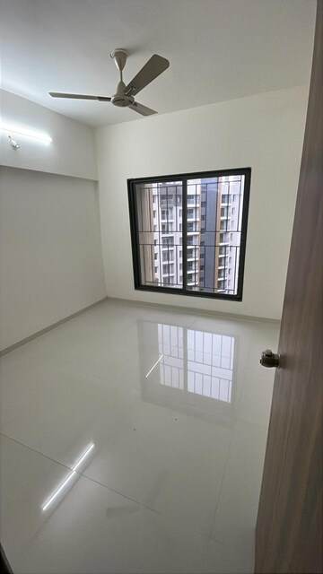 Room in 2 BHK Apartment at Kohinoor Shangrila, Pimpri – for Rent