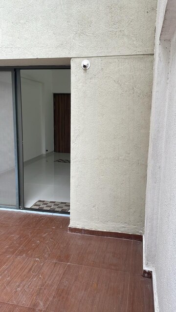 Room in 2 BHK Apartment at Kohinoor Shangrila, Pimpri – for Rent