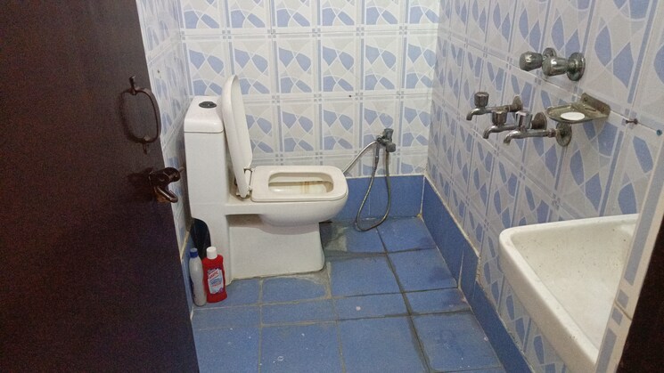 Bathroom, vaishali sector 6 1 Bedroom 590 Sq.Ft. Builder Floor In Vaishali Sector 6 Ghaziabad 9096501