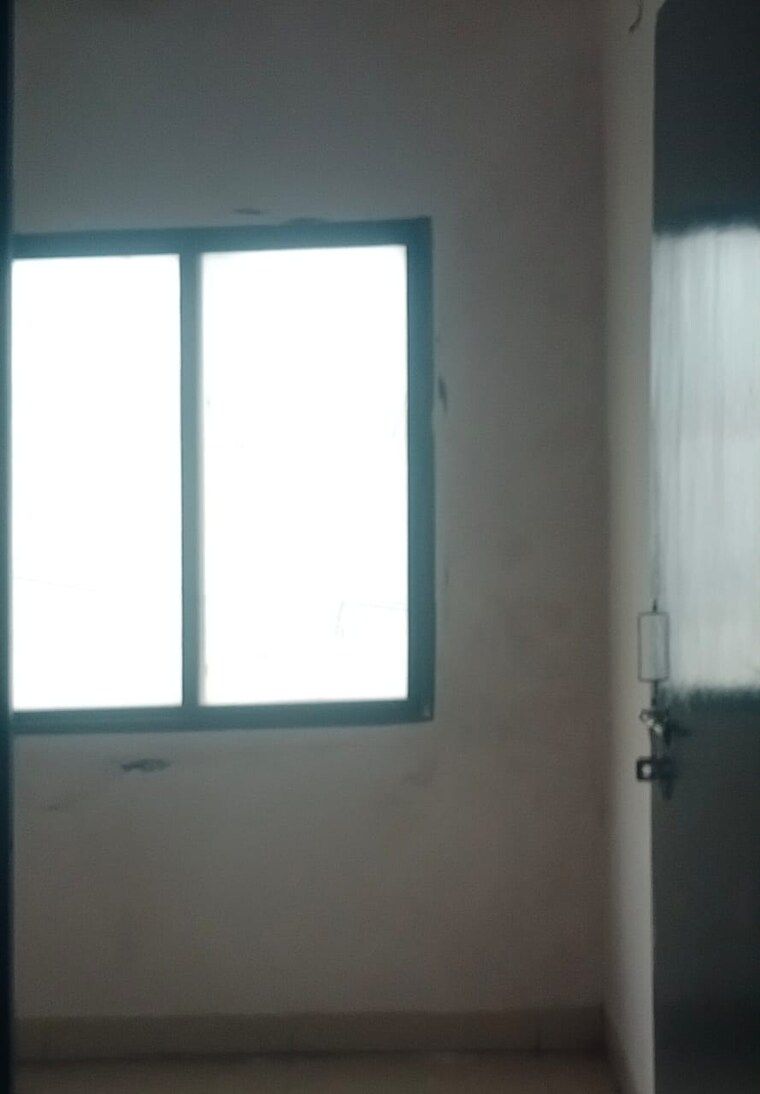 Room, race course Commercial Office Space 2400 Sq.Ft. In Race Course Vadodara 9096502