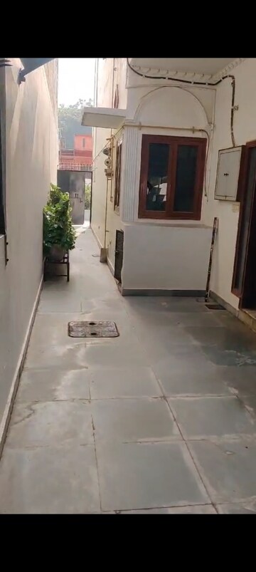 Balcony in 2 BHK Independent House at Sector 21c – for Rent