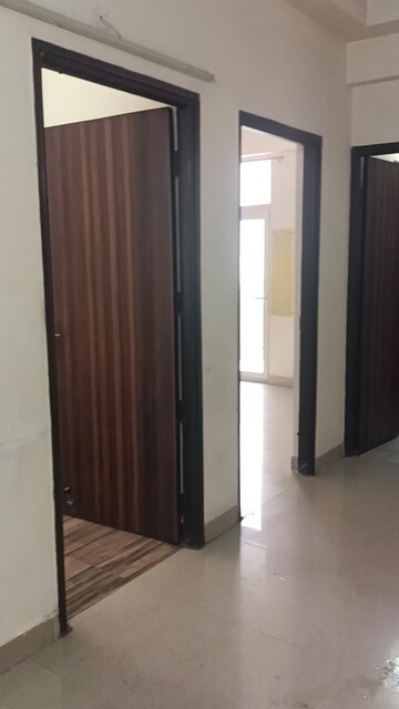 Room in 2 BHK Apartment at Hawelia Valencia Homes, Sector 1 Greater Noida – for Rent