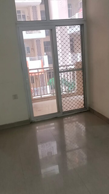 Room in 2 BHK Apartment at Hawelia Valencia Homes, Sector 1 Greater Noida – for Rent