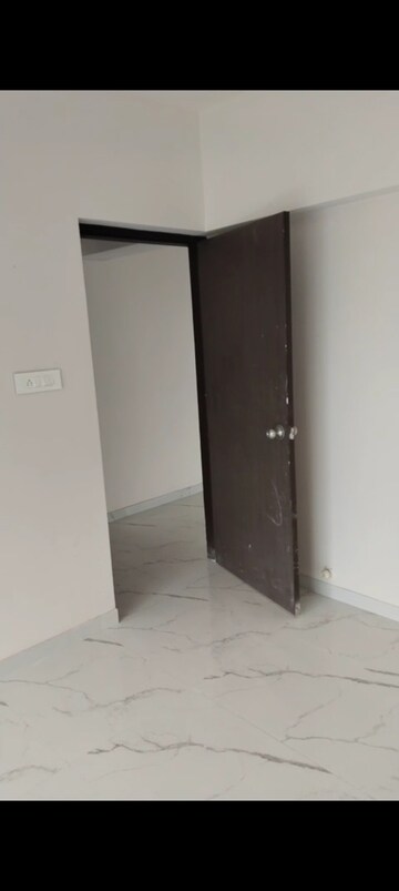 Room in 2 BHK Apartment at Anubhav CHS Mulund, Mulund West – for Rent