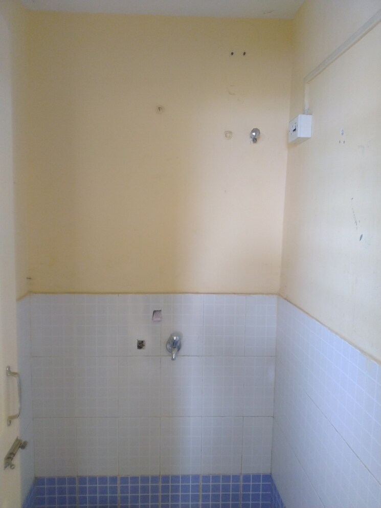 Room, mulund east 1 Bedroom 380 Sq.Ft. Apartment In Mulund East Mumbai 9096552