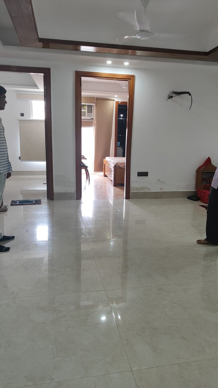 Room, chhajjupur 3 Bedroom 100 Sq.Yd. Builder Floor In Chhajjupur Delhi 9096558