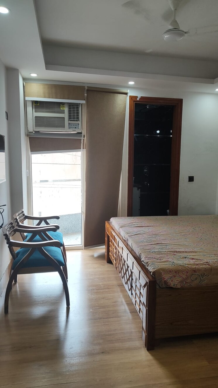  Parking, chhajjupur 3 Bedroom 100 Sq.Yd. Builder Floor In Chhajjupur Delhi 9096558