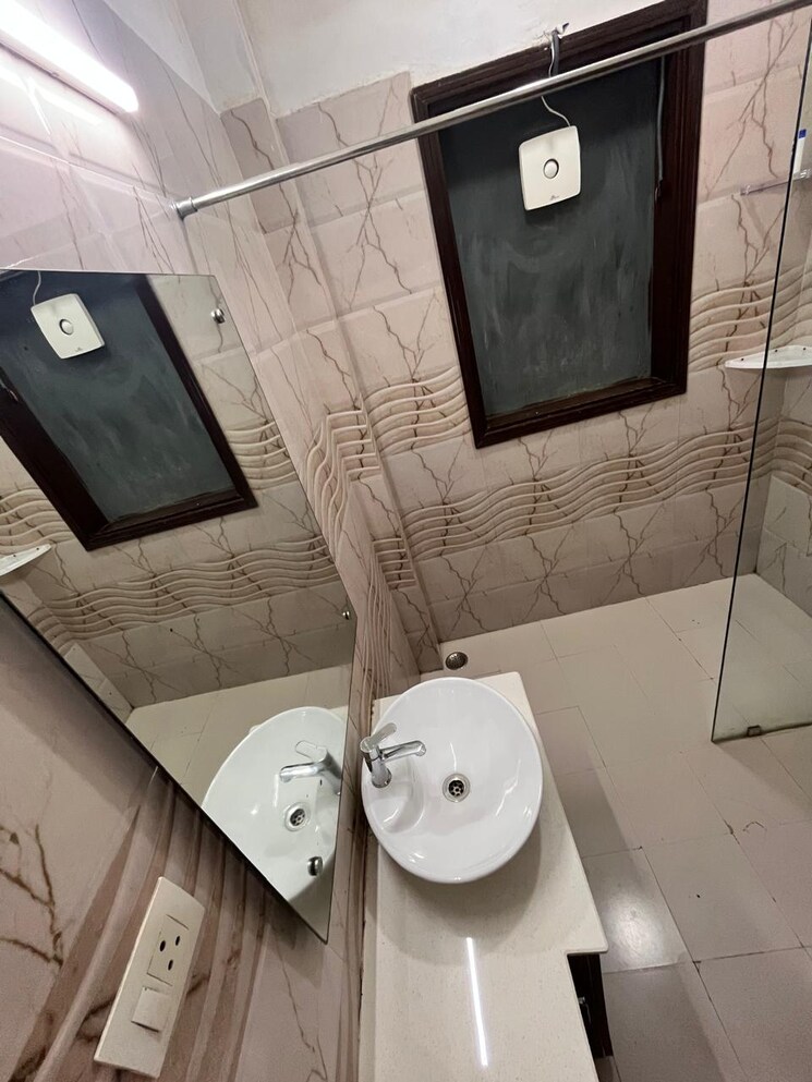 Bathroom, ansal-sushant-lok-i 4 Bedroom 215 Sq.Yd. Independent House In Sector 43 Gurgaon 9096557