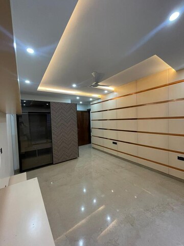 Staircase in 3 BHK Builder Floor at DLF City Gurgaon, Sector 27 – for Rent