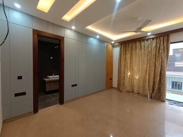 Room in 3 BHK Builder Floor at DLF City Gurgaon, Sector 27 – for Rent