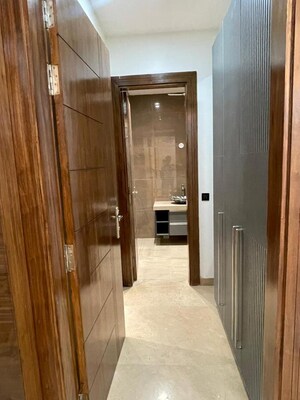 Building Lobby in 3 BHK Builder Floor at Ansal Sushant Lok I, Sector 43 – for Sale