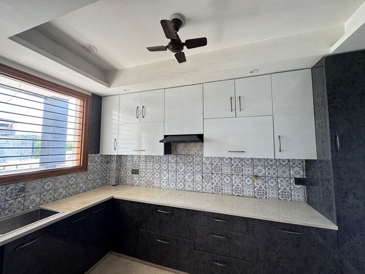 Kitchen, global-arcade 3 Bedroom 215 Sq.Yd. Builder Floor In Sector 42 Gurgaon 9096573