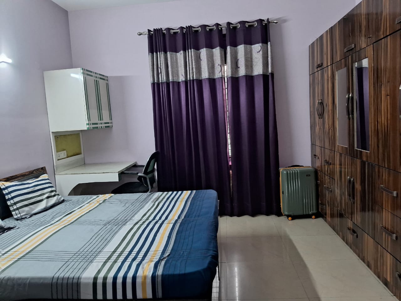 3 BHK + Pooja Room,Servant Room Builder Floor For Rent in Unitech South City II