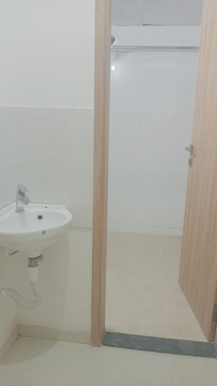 Bathroom, kohinoor-viva-city 1 Bedroom 550 Sq.Ft. Apartment In Dhanori Pune 9096592