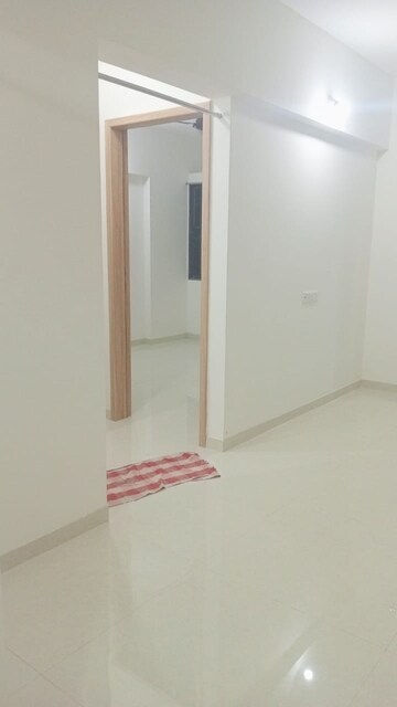 Room in 1 BHK Apartment at Kohinoor Viva City, Dhanori – for Rent
