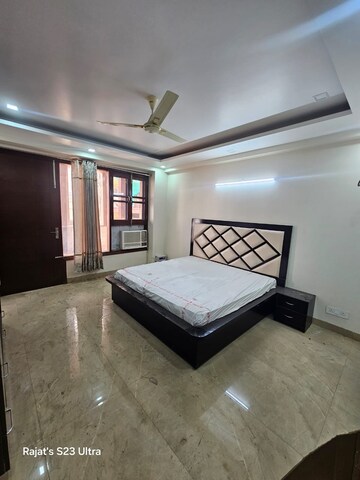 Living Room in 2.5 BHK Builder Floor at Unitech South City II, Sector 50 – for Rent