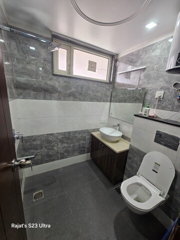 Team Area in 2.5 BHK Builder Floor at Unitech South City II, Sector 50 – for Rent