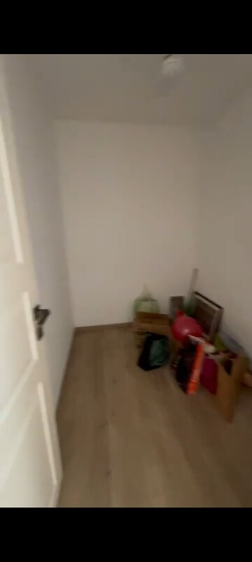 2 BHK Apartment For Rent in Rustomjee Erika, Bandra East