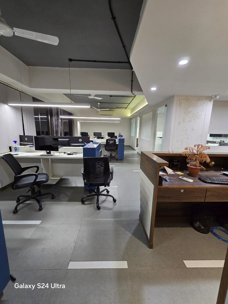 Team Area, ajwa road Commercial Office Space 1400 Sq.Ft. In Ajwa Road Vadodara 9096583