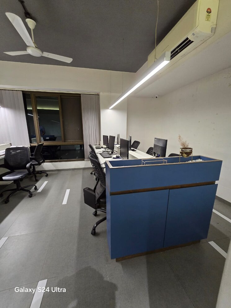 Team Area, ajwa road Commercial Office Space 1400 Sq.Ft. In Ajwa Road Vadodara 9096583