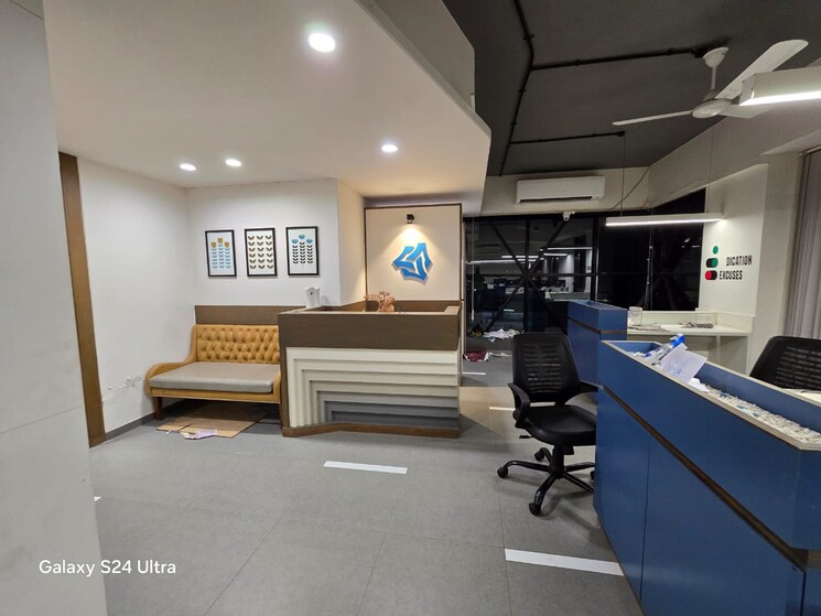  Parking, ajwa road Commercial Office Space 1400 Sq.Ft. In Ajwa Road Vadodara 9096583