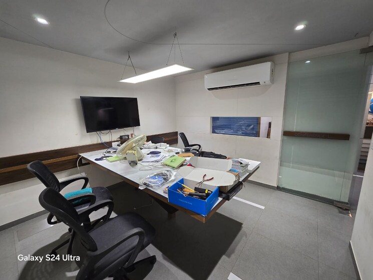 Team Area, ajwa road Commercial Office Space 1400 Sq.Ft. In Ajwa Road Vadodara 9096583