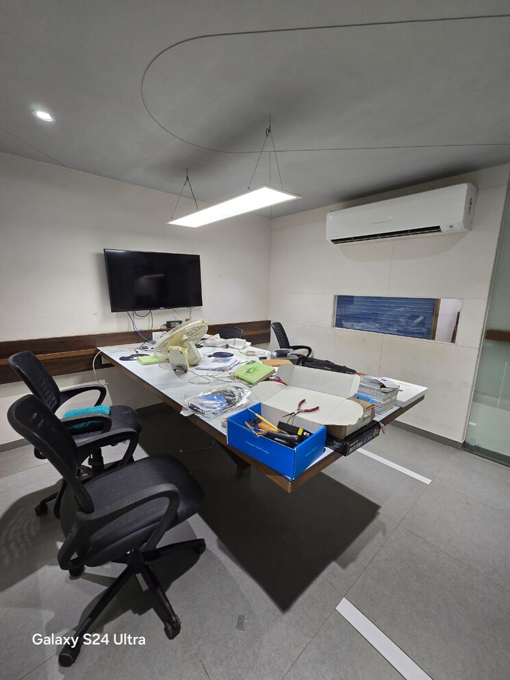 Team Area, ajwa road Commercial Office Space 1400 Sq.Ft. In Ajwa Road Vadodara 9096583