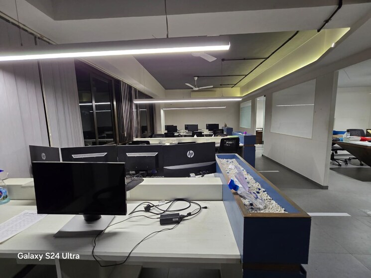Team Area, ajwa road Commercial Office Space 1400 Sq.Ft. In Ajwa Road Vadodara 9096583