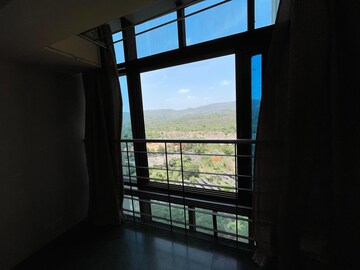 Room in 3 BHK Apartment at Ekta Meadows, Borivali East – for Sale