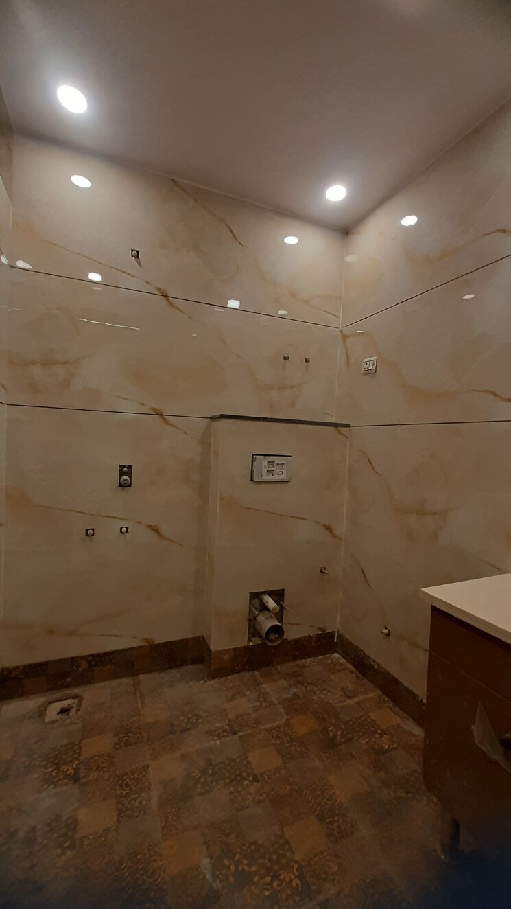 Bathroom, hari nagar 2 Bedroom 110 Sq.Yd. Builder Floor In Hari Nagar Delhi 9096677