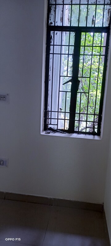 Room in 2 BHK Builder Floor at GNDA Flats, Zeta I Greater Noida – for Rent