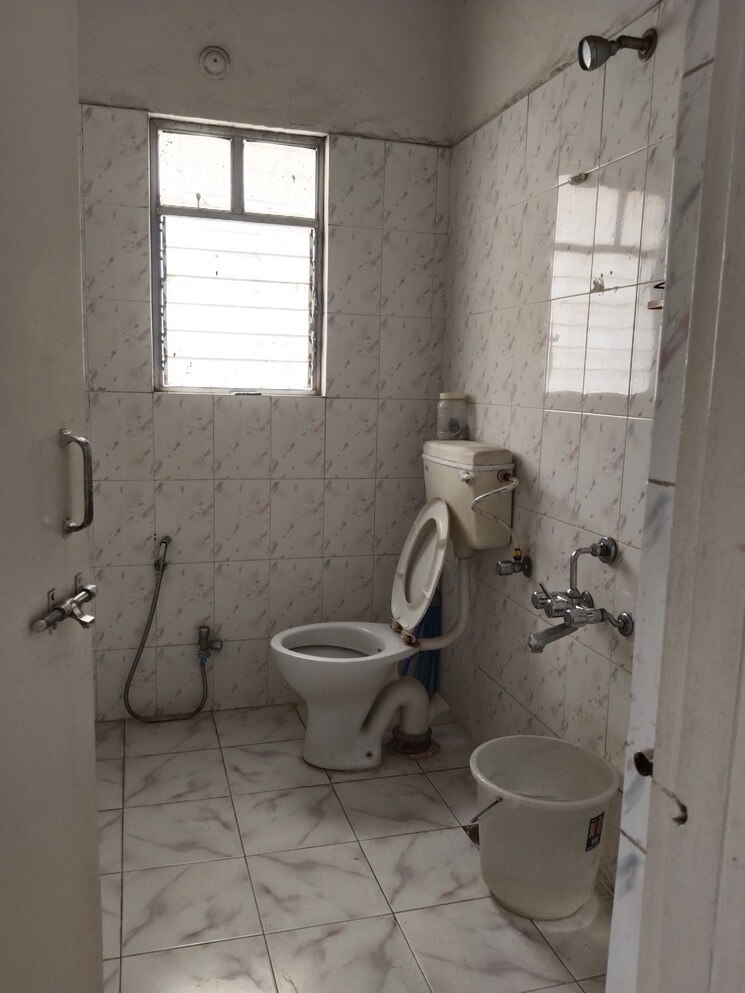 Bathroom, kubera-gulshan 3 Bedroom 1250 Sq.Ft. Apartment In Aundh Pune 9096643