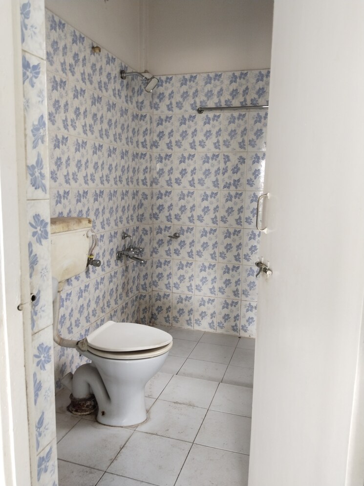 Bathroom, kubera-gulshan 3 Bedroom 1250 Sq.Ft. Apartment In Aundh Pune 9096643