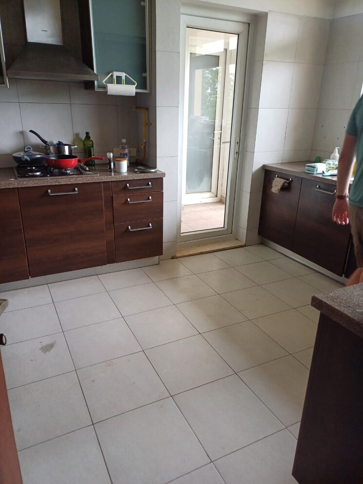 Kitchen, emaar-the-palm-springs 4 Bedroom 3886 Sq.Ft. Apartment In Sector 54 Gurgaon 9096651