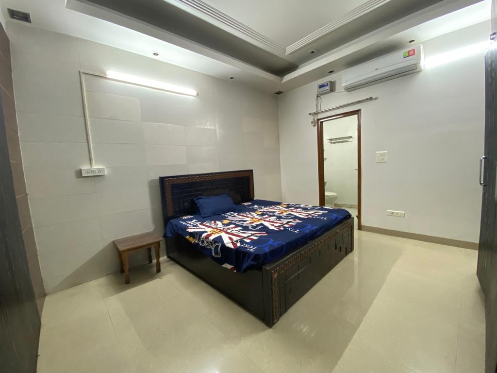 2 BHK + Extra Room Builder Floor For Rent in Sector 45