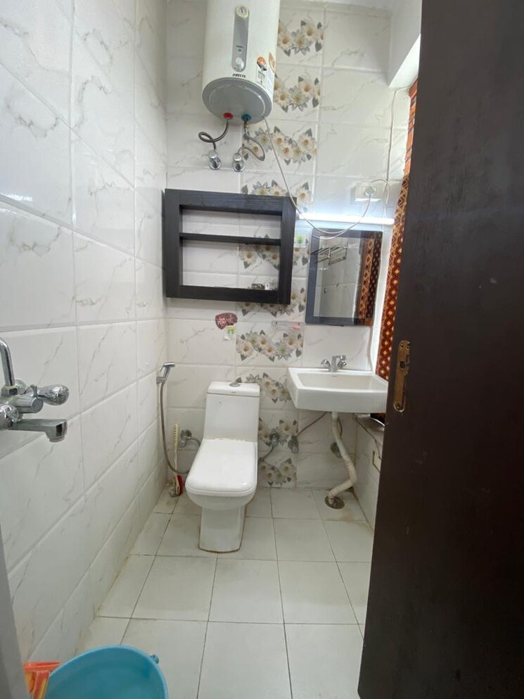 Bathroom, sector 45 2 Bedroom 1100 Sq.Ft. Builder Floor In Sector 45 Gurgaon 9096662