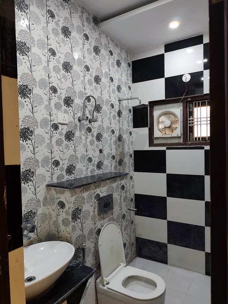 Bathroom, gomti nagar Commercial Office Space 1200 Sq.Ft. In Gomti Nagar Lucknow 9096669