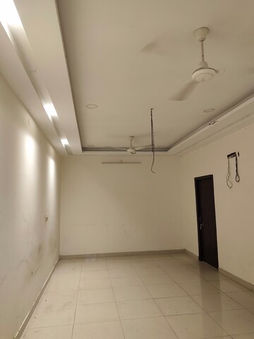 Room in  Office Space at Gomti Nagar – for Rent