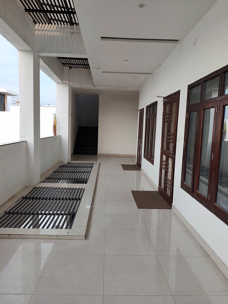 undefined, gomti nagar Commercial Office Space 1200 Sq.Ft. In Gomti Nagar Lucknow 9096669