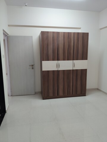 Furnished Amenities in 3 BHK Apartment at Pestom Sagar Colony, Chembur – for Rent