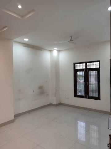 Room in  Office Space at Gomti Nagar – for Rent