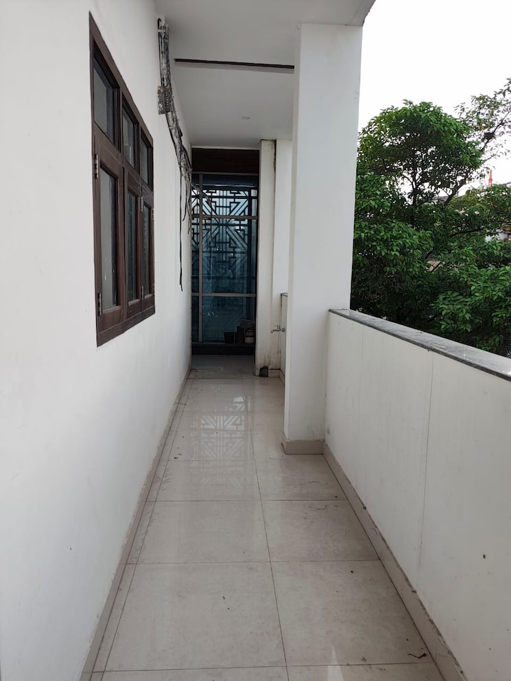 Balcony, gomti nagar Commercial Office Space 850 Sq.Ft. In Gomti Nagar Lucknow 9096688