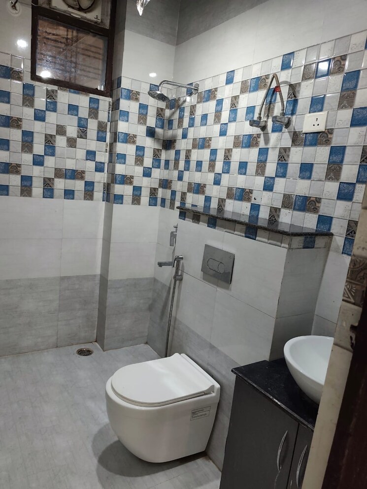 Bathroom, gomti nagar Commercial Office Space 1205 Sq.Ft. In Gomti Nagar Lucknow 9096696