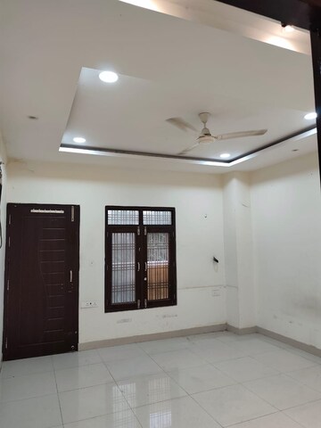 Room in  Office Space at Gomti Nagar – for Rent