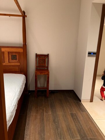 Room in 4 BHK Apartment at Panchshil Towers, Kharadi – for Rent