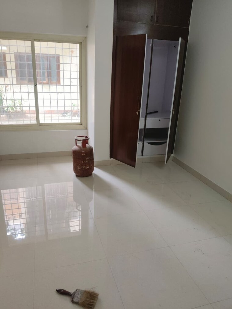 Room, dwarka 1 Bedroom 50 Sq.Yd. Apartment In Dwarka Delhi 9096745