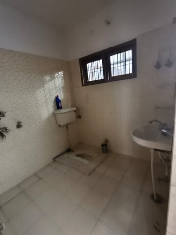 Room in 2 BHK Independent House at Gomti Nagar – for Rent