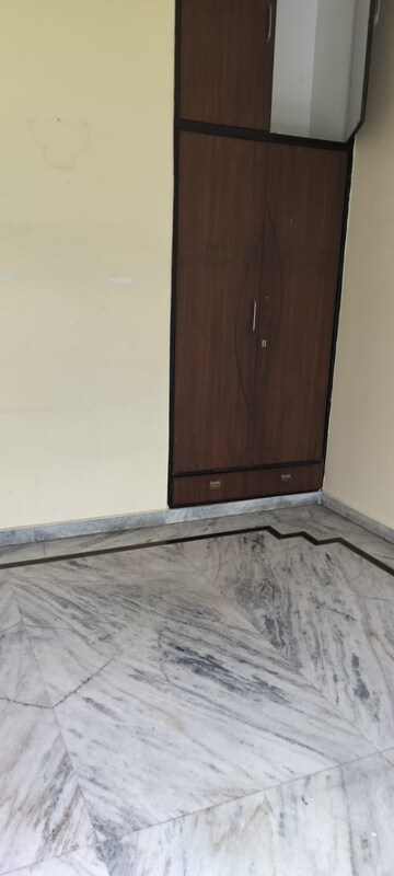 Room in 2 BHK Independent House at Gomti Nagar – for Rent