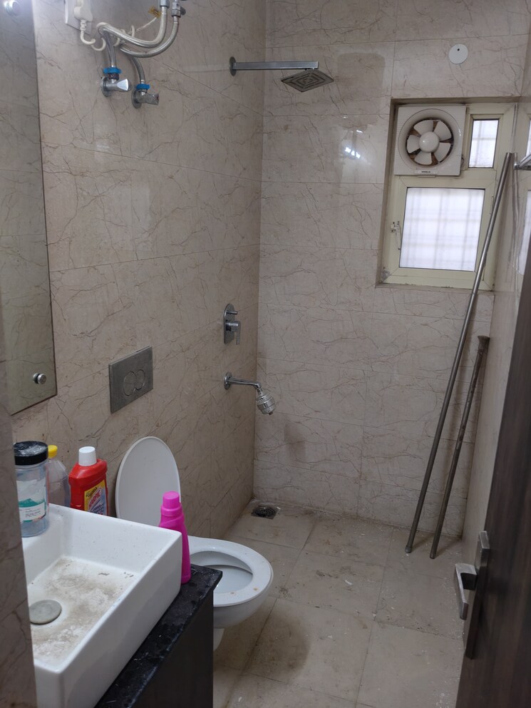 Bathroom, dwarka 1 Bedroom 56 Sq.Yd. Apartment In Dwarka Delhi 9096754