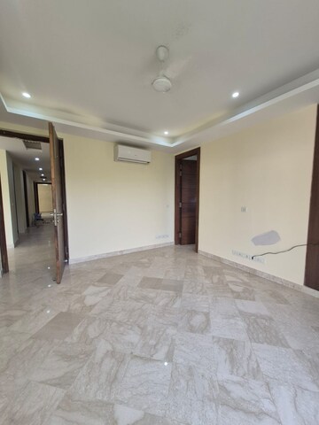 Room in 4 BHK Builder Floor at DLF Queens Court, Greater Kailash ii – for Rent